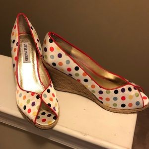 Steve Madden .. Super cute peep toe Polka dot satin espadrille wedge